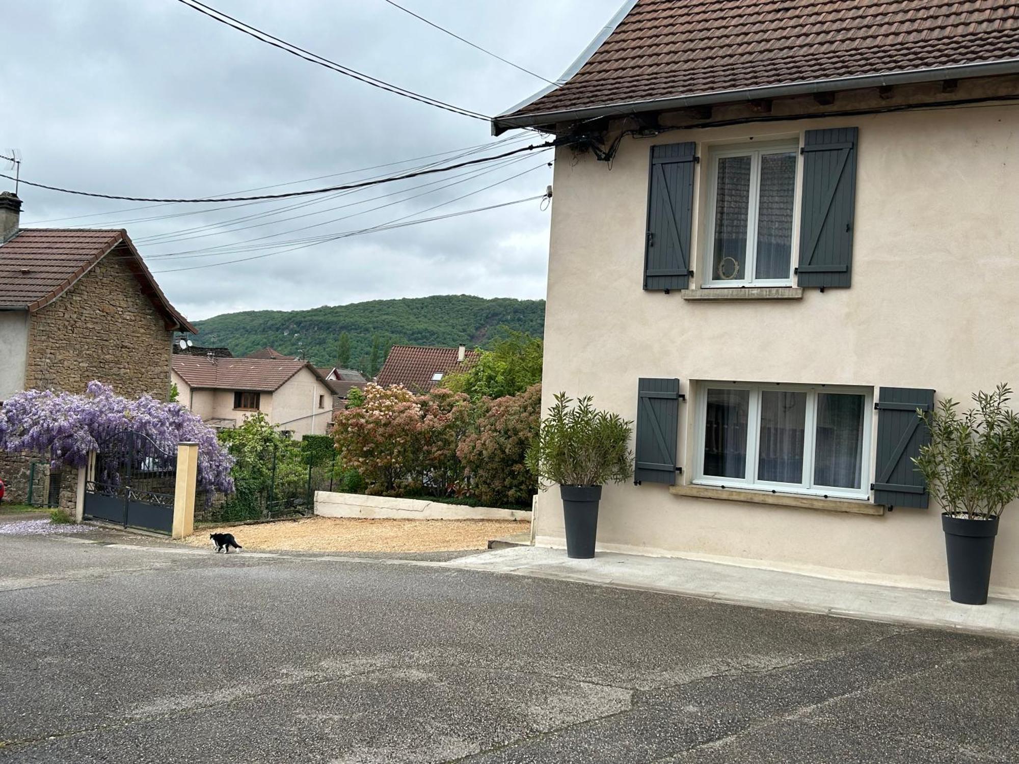 Les Glycines Vila Hieres-Sur-Amby Exterior foto